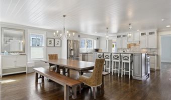67 Caswell St, Narragansett, RI 02882