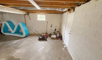 8123 Ray Dr, Ashland, KY 41102