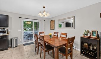 79 Pembroke Ave, Acushnet, MA 02743