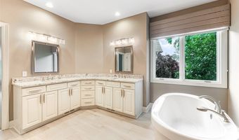 210 Chisholm Ct, Aurora, OH 44202