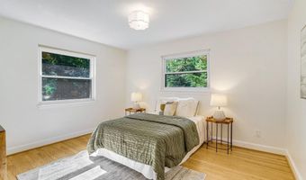2420 N TAYLOR St, Arlington, VA 22207