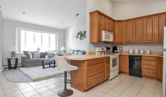 6 Sarah Ct, Amityville, NY 11701