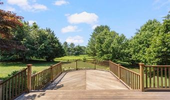 220 Island Dr, Middletown, RI 02842