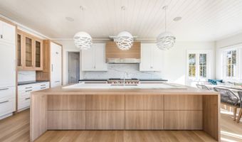 121 Hand Ln, Amagansett, NY 11930