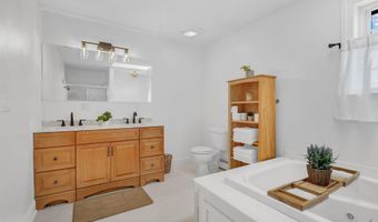 40 Hillview Dr, Bangor, ME 04401