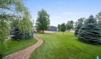 304 S Country Club Ave, Brandon, SD 57005