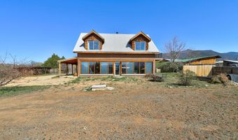 34 Dos Carpinteros Rd, Arroyo Seco, NM 87514