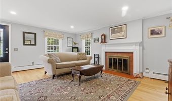 27 Old Meadow Ln, Cumberland, RI 02864