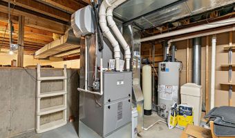 2051 Carlisle St, Algonquin, IL 60102