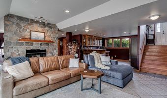 E7009 Jackson Rd, Algoma, WI 54201