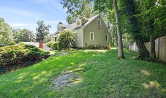 11 Pond Pl, Cos Cob, CT 06807