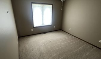 2519 Whisper Wind Dr, Aberdeen, SD 57401