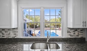 28 W Park Ave, Belford, NJ 07718