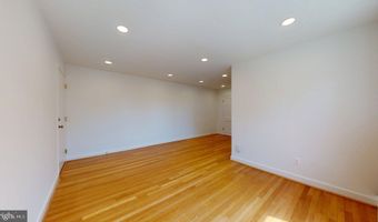 1210 N KENILWORTH St 8, Arlington, VA 22205