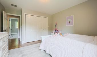 215 Adirondack Dr, East Greenwich, RI 02818