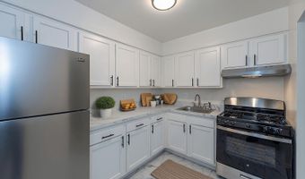 5200 QUINCY St 304, Bladensburg, MD 20710