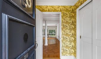 28 S Hill Dr, Cranston, RI 02920