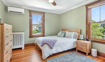 8 Bush St, Newport, RI 02840