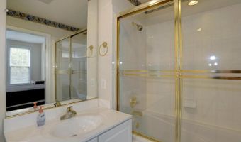 1320 N WAYNE St N 307, Arlington, VA 22201