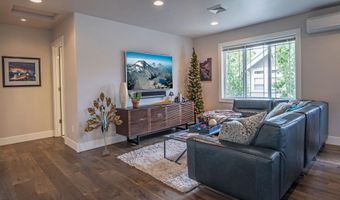 909 NW Delaware Ave, Bend, OR 97703