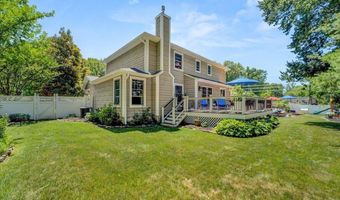 5 Trotter Ter, Belford, NJ 07718