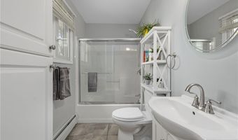 120 Bretton Woods Dr, Cranston, RI 02920
