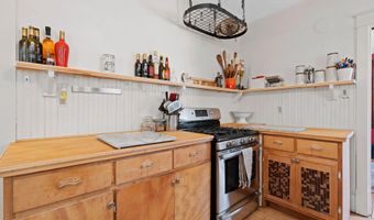 1025 S LAWE St, Appleton, WI 54915