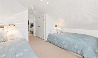 19 Defenders Row 19, Newport, RI 02840