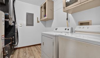 12757 Chamberlain Rd, Aurora, OH 44202