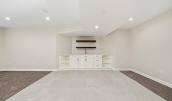 926 E Crest Ave, Addison, IL 60101