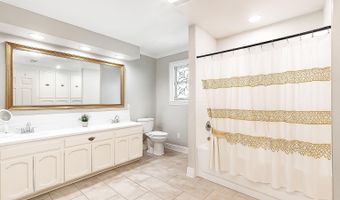 11049 E Vieux Dr, Baton Rouge, LA 70815