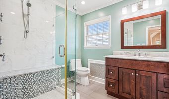 121 S FENWICK St, Arlington, VA 22204