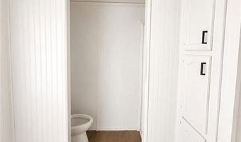 809 W 9th St, Baxter Springs, KS 66713