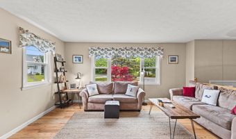 8 Stackpole Cir, Bourne, MA 02532