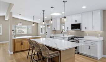 7226 San Bartolo St 204, Carlsbad, CA 92011