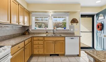 99 Dockside Ln, Belfast, ME 04915
