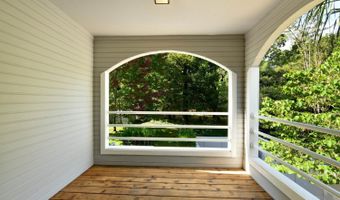 2318 Lakeview Dr, Santa Rosa, CA 95405