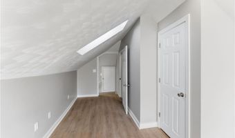 10 Woburn St, Cranston, RI 02910