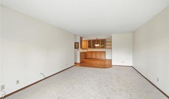 4 Pine Tree Dr 233, Arden Hills, MN 55112