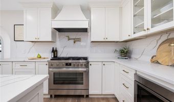 91 Carr Ln, Jamestown, RI 02835