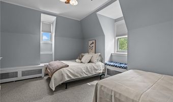 434 Bellevue Ave 3A, Newport, RI 02840