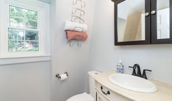 80 River Rd, Clinton, CT 06413