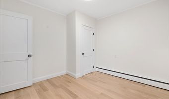 28 Young St 2, Newport, RI 02840