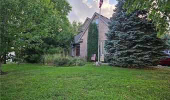 15733 Pine Cir, Basehor, KS 66007