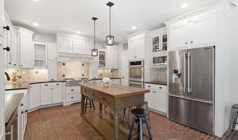 706 N Arbor Dr, Anchorage, KY 40223
