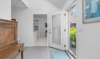 45 FOX Dr, Narragansett, RI 02882