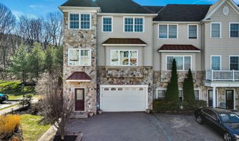 12 White Oak Ln 112, Aberdeen, NJ 07747