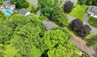 4 Laurel Dr, Albany, NY 12211