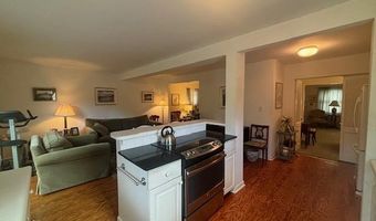 89 Hampton Ave, Albertson, NY 11507