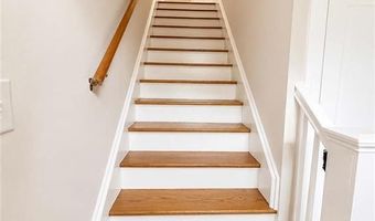 625 Mendon Rd, Cumberland, RI 02864